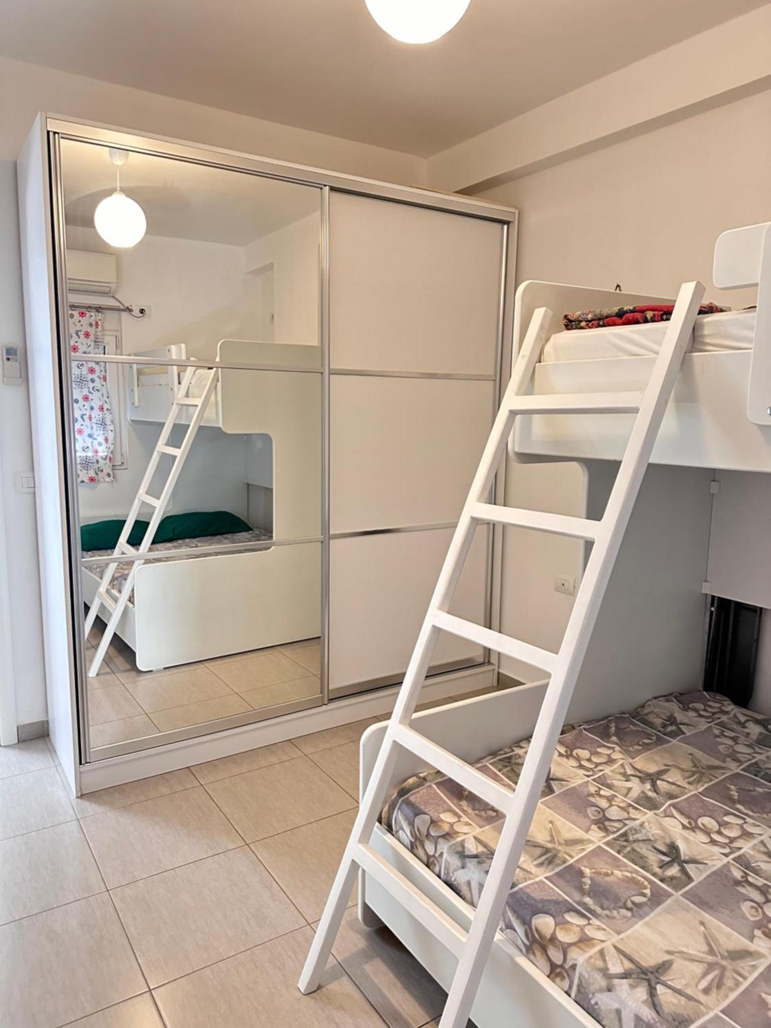 Bay View Apartment Σαράντα Εξωτερικό φωτογραφία